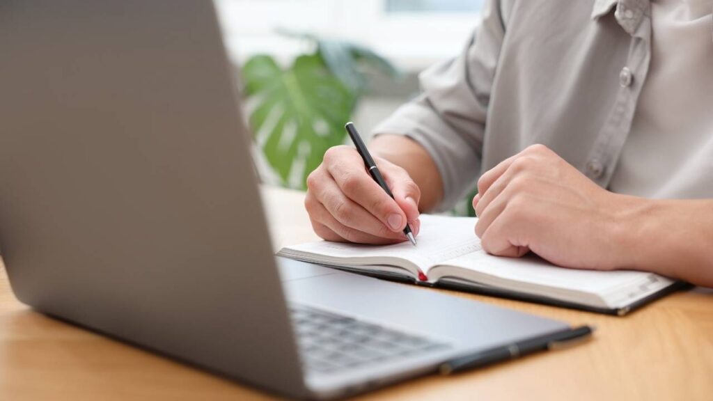 Blog writing jobs online: Earn money from home